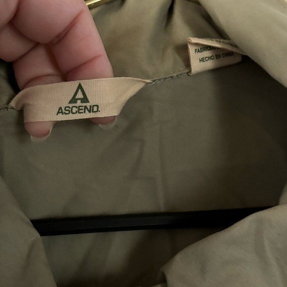 Ascend utility jacket/parka in khaki green, w/multiple pockets & cinched waist - Picture 3 of 5